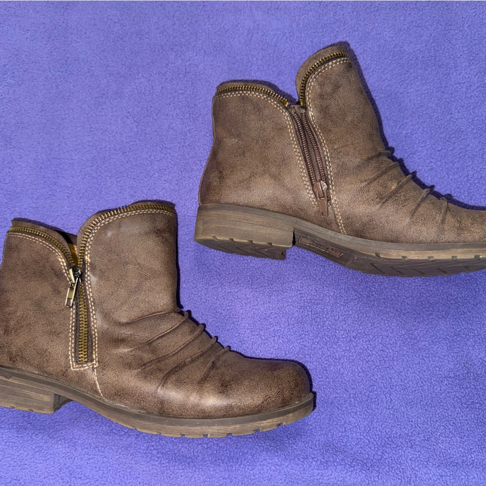 Natural Soul Tan Ankle Boots